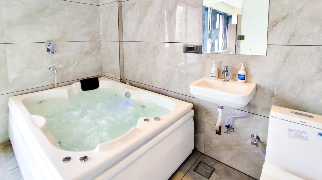 Jacuzzi Rajkot Hotel Nova Bizz Jacuzzi Rajkot Hotel Nova Bizz
