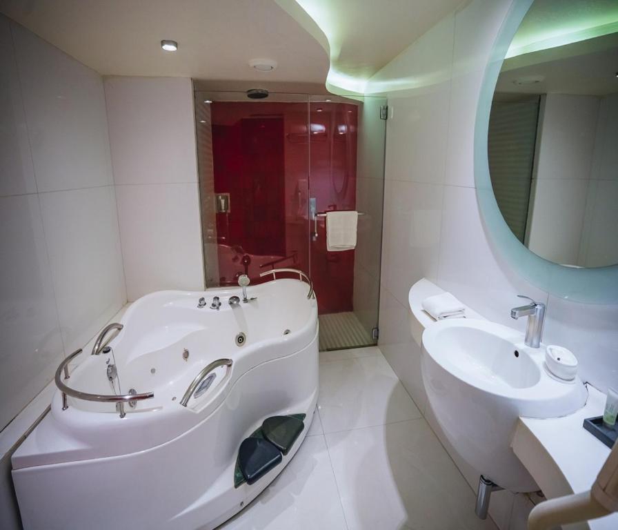 Jacuzzi Room Barsana Hotel & Resort Siliguri Jacuzzi Room Barsana Hotel & Resort Siliguri