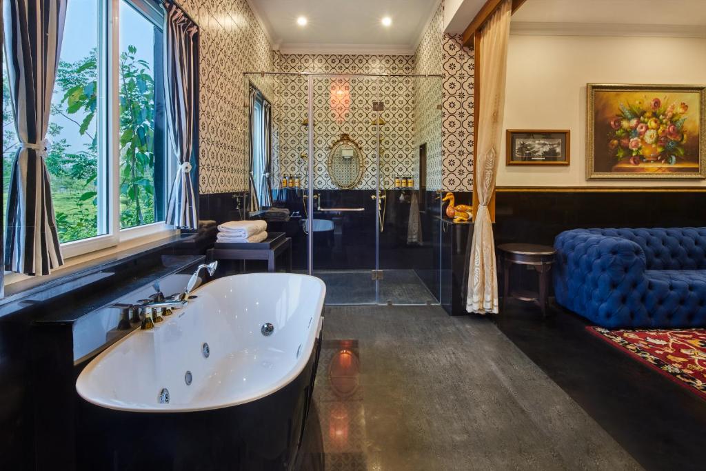 Jacuzzi Room MAYFAIR Tea Resort Siliguri Jacuzzi Room MAYFAIR Tea Resort Siliguri