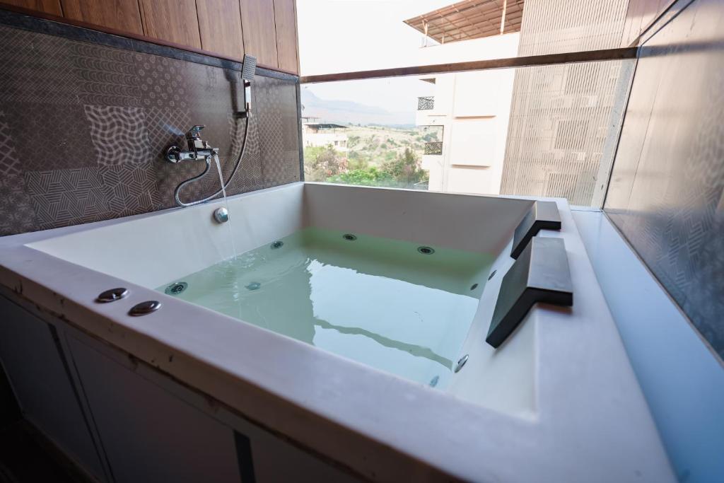 Jacuzzi Room Regenta Place Igatpuri Jacuzzi Room Regenta Place Igatpuri