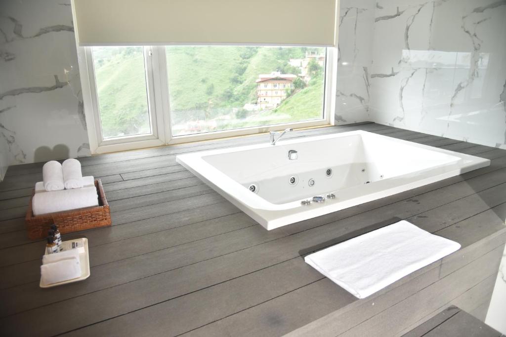 Hotels in Shimla with Bathtub Hotels in Shimla with Bathtub