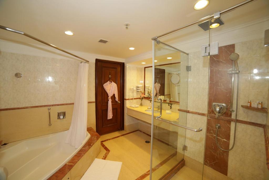 Jaypee Palace Hotel Agra with Bathtub in Room Jaypee Palace Hotel Agra with Bathtub in Room