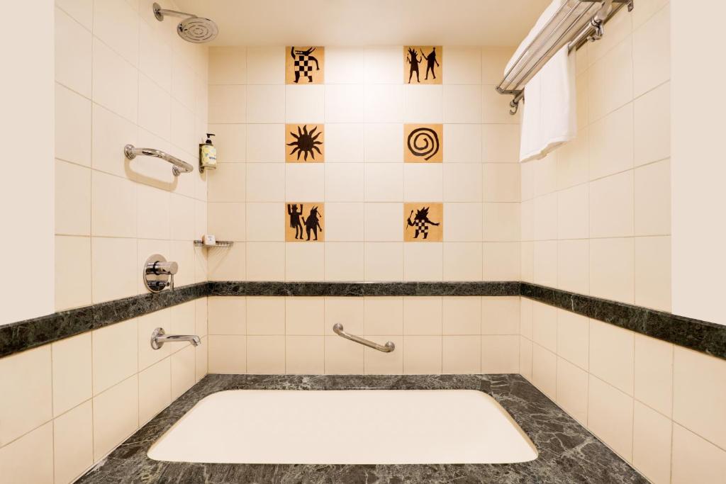 Lemon Tree Hotel Indore Jacuzzi in Room Lemon Tree Hotel Indore Jacuzzi in Room
