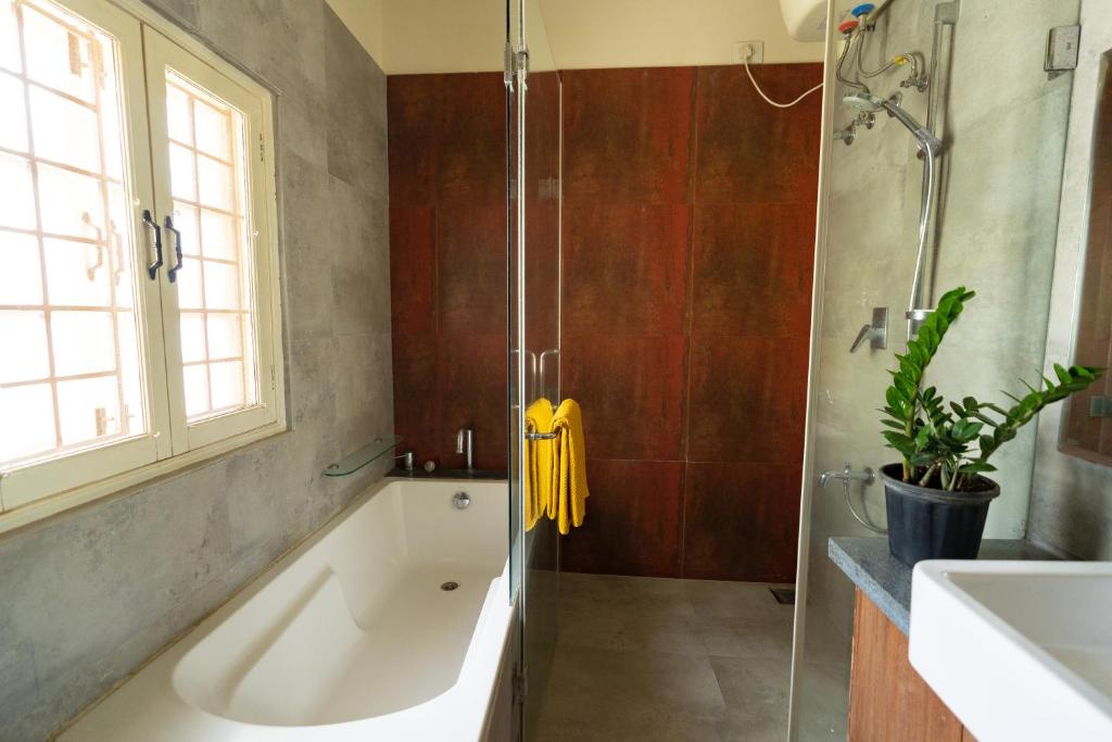 Luho 187 Koramangala with Bathtub in Room Luho 187 Koramangala with Bathtub in Room