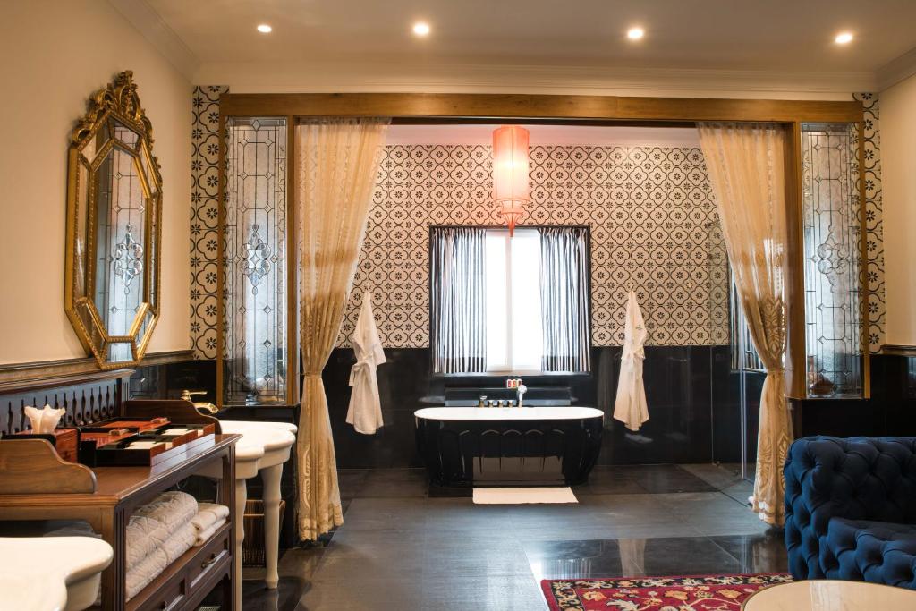 MAYFAIR Tea Resort Siliguri with Hottub in Room MAYFAIR Tea Resort Siliguri with Hottub in Room