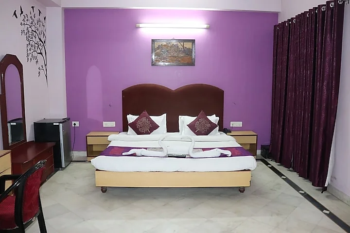 Hotel Mayur - 0.4km from Railway Station - Hotel with Bathtub in Gwalior
