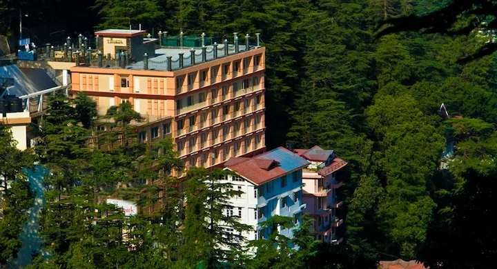 Landmark Shimla - with Elevator Access to Mall road - Hotel with Bathtub in Shimla