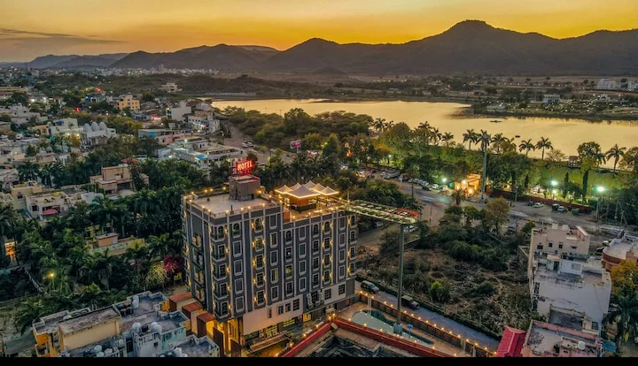 Perfectstayz Premium Udaipur by the Lake - Hotel with Bathtub in Udaipur