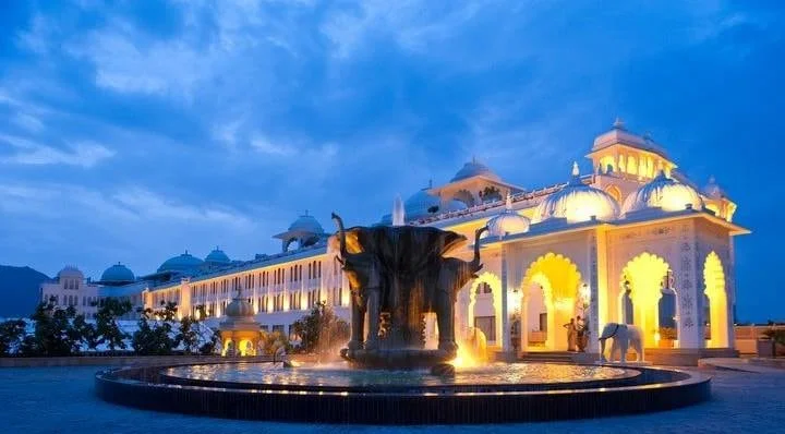 Radisson Blu Udaipur Palace Resort and Spa - Hotel with Bathtub in Udaipur