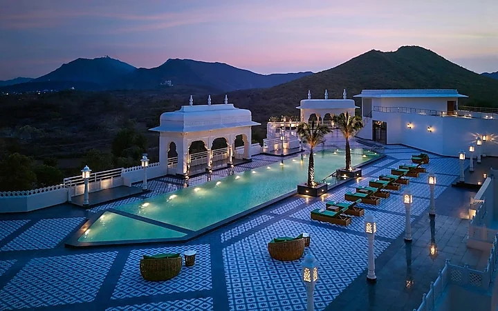 Udaipur Marriott Hotel - Hotel with Bathtub in Udaipur