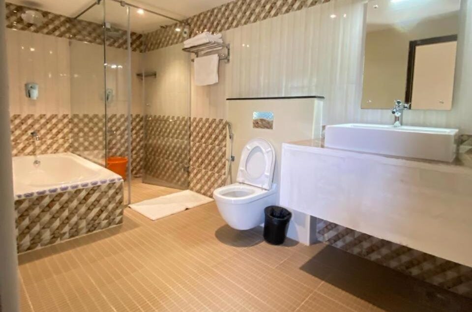 Montecarlo Hotel Mahabalipuram with Bathtub Montecarlo Hotel Mahabalipuram with Bathtub