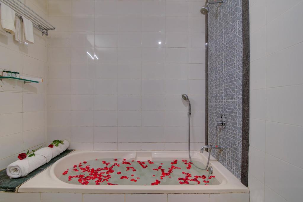 Mystic Valley Spa Resort, Igatpuri with Bathtub in Room Mystic Valley Spa Resort, Igatpuri with Bathtub in Room