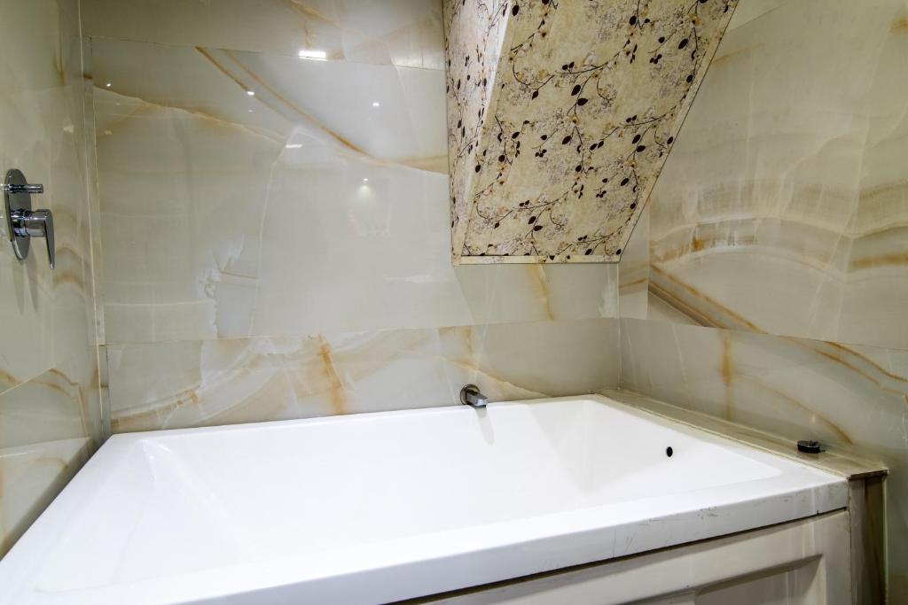 Onn Shelter Inn Mumbai with Bathtub Onn Shelter Inn Mumbai with Bathtub