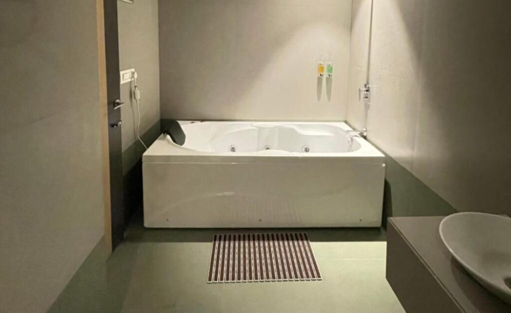 Pride Inn Zirakpur with Jacuzzi in Room Pride Inn Zirakpur with Jacuzzi in Room