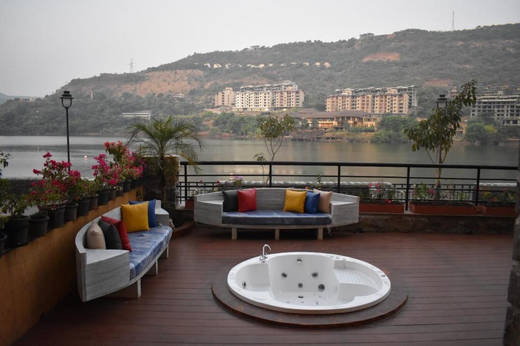 private jacuzzi room lavasa lake palace Private Jacuzzi Room Lavasa Lake Palace