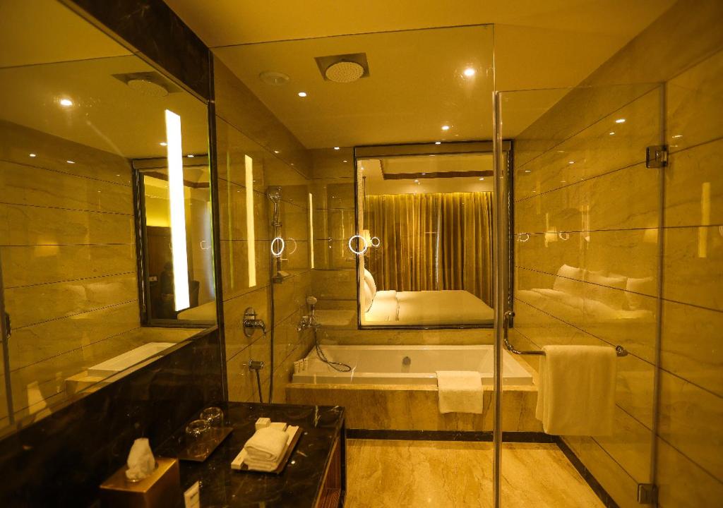 Radisson Bhopal with Bathtub in Room Radisson Bhopal with Bathtub in Room