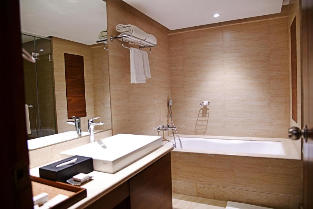 Radisson Blu Plaza Resort & Convention Centre Karjat with Bathtub Radisson Blu Plaza Resort & Convention Centre Karjat with Bathtub