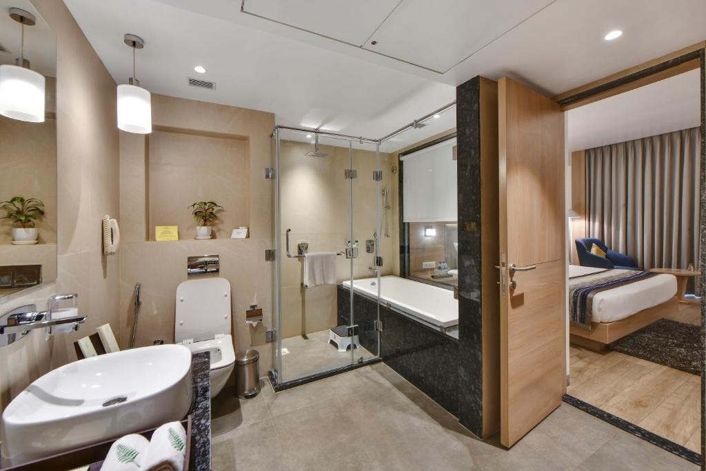 Rakabi The Fern, Igatpuri with Bathtub in Room Rakabi The Fern, Igatpuri with Bathtub in Room