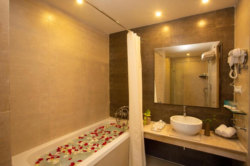 Romantic Bathtub Gokulam Park Coimbatore Romantic Bathtub Gokulam Park Coimbatore