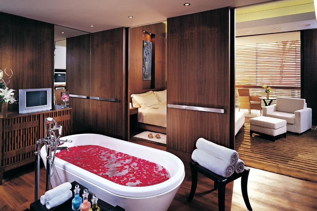 Romantic Bathtub ITC Sonar a Luxury Collection Hotel Kolkata Romantic Bathtub ITC Sonar a Luxury Collection Hotel Kolkata