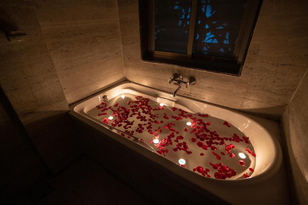 Romantic Bathtub Nashik Freesia Resort by Express Inn Romantic Bathtub Nashik Freesia Resort by Express Inn
