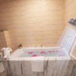 Hotels in Mathura with Bathtub Romantic Bathtub Room LALITA GRAND Mathura