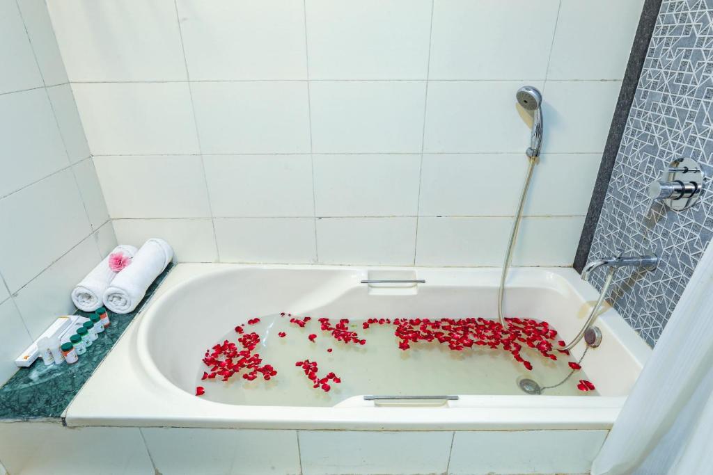 Romantic Bathtub Room Mystic Valley Spa Resort, Igatpuri Romantic Bathtub Room Mystic Valley Spa Resort, Igatpuri