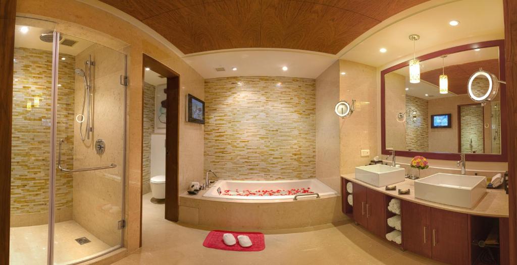 Romantic Hotel Vivanta Coimbatore with Bathtub Romantic Hotel Vivanta Coimbatore with Bathtub
