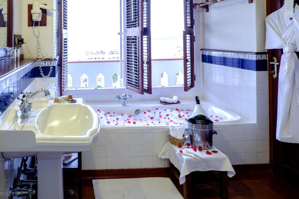 Romantic Hotel with Bathtub Brunton Boatyard Kochi a CGH Earth Experience Romantic Hotel with Bathtub Brunton Boatyard Kochi a CGH Earth Experience