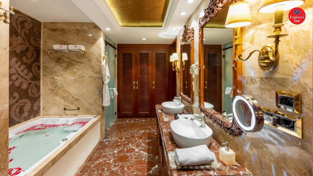 Romantic Spabath Nashik Express Inn The Business Luxury Hotel Romantic Spabath Nashik Express Inn The Business Luxury Hotel