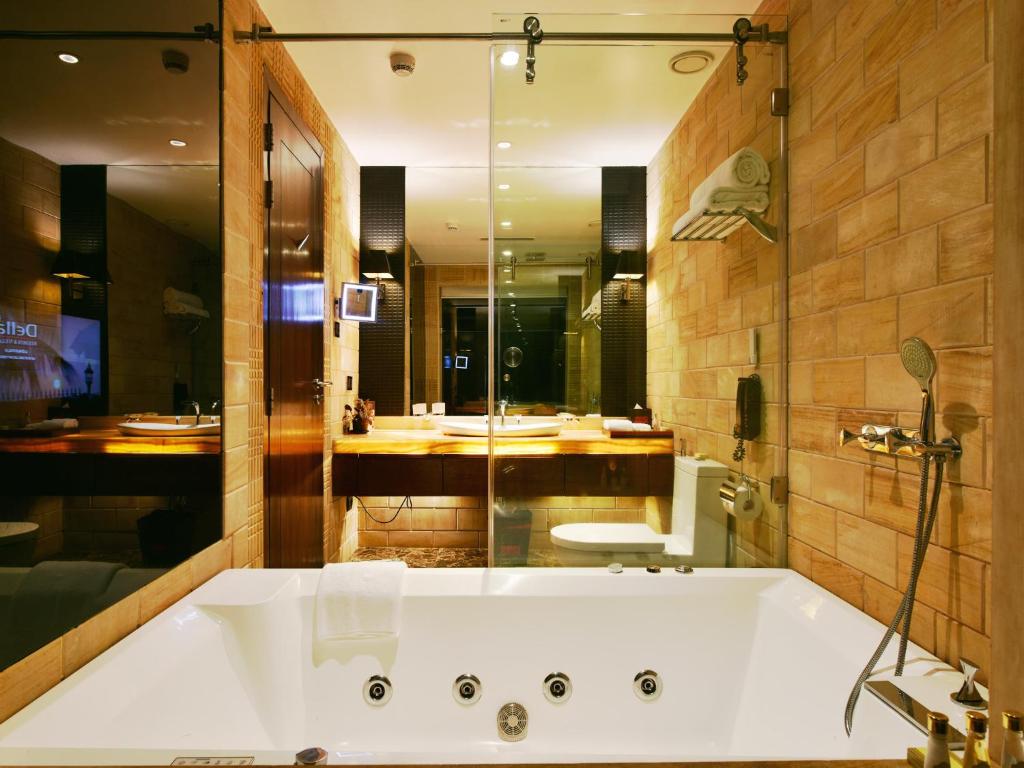 Room with Hottub Della Resorts Lonavala Room with Hottub Della Resorts Lonavala