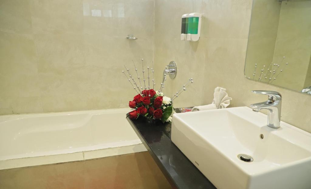 Sai Neem Tree Hotel Shirdi with Bathtub Sai Neem Tree Hotel Shirdi with Bathtub
