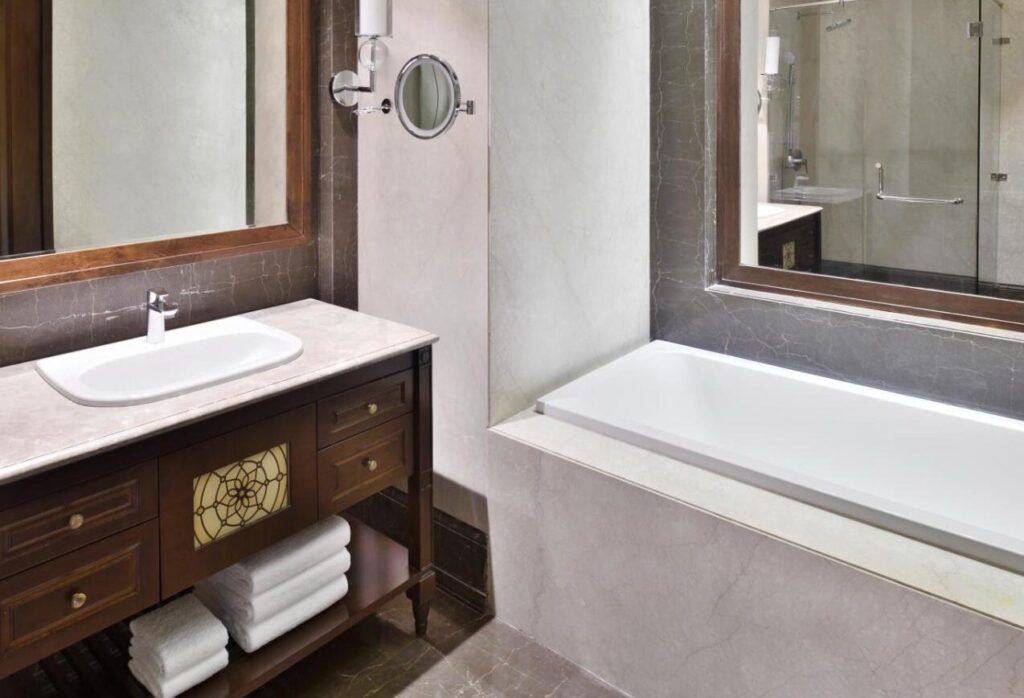 Sheraton Grand Palace Indore with Hot Tub Sheraton Grand Palace Indore with Hot Tub