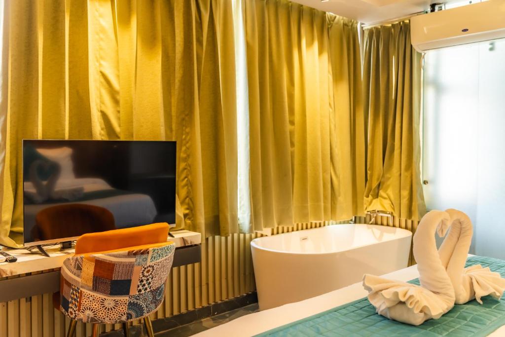 SKI Hotels and Resorts Rishikesh with Bathtub in Room SKI Hotels and Resorts Rishikesh with Bathtub in Room
