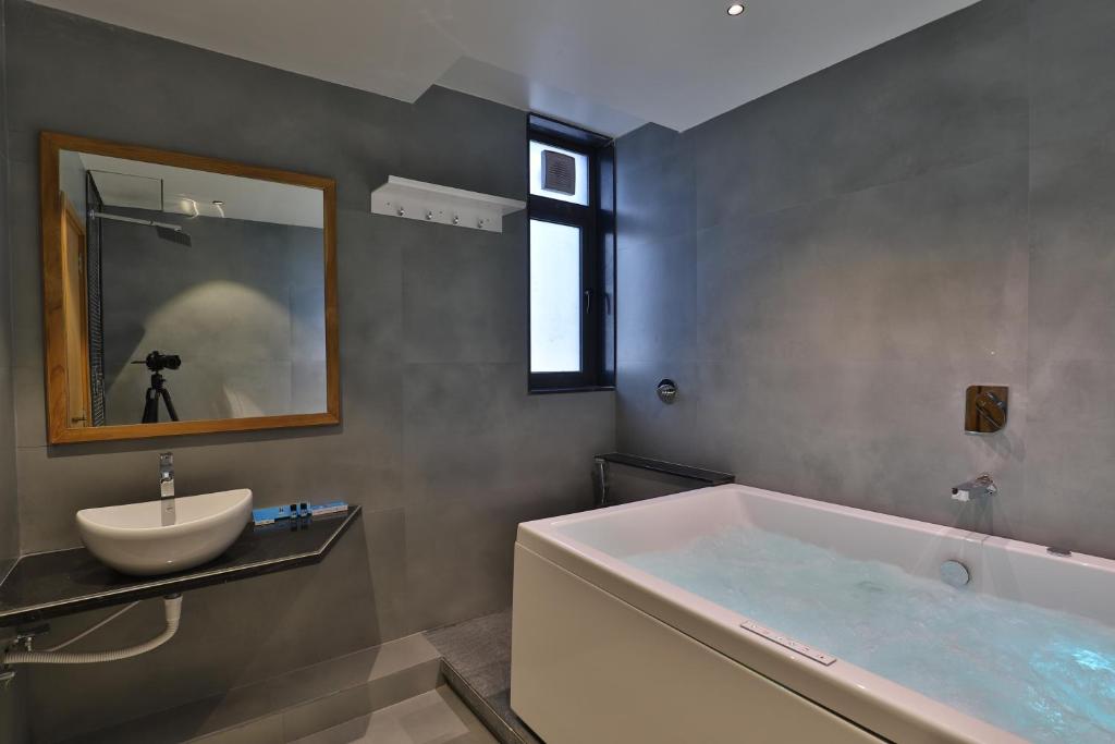 Spa Jacuzzi Suite Hotel Nova Boutique Rajkot Spa Jacuzzi Suite Hotel Nova Boutique Rajkot