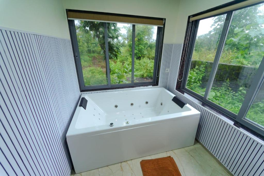 Spabath Room Teak Resort Karjat Spabath Room Teak Resort Karjat