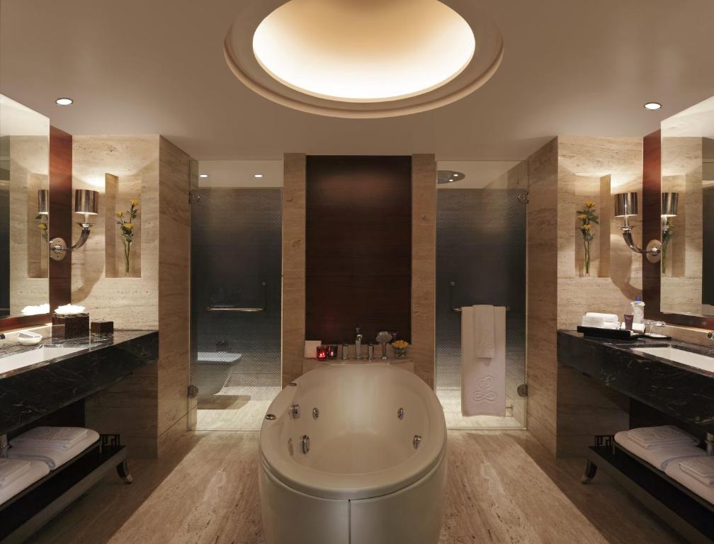 Spabath Room The Leela Ambience Gurugram Hotel & Residences Spabath Room The Leela Ambience Gurugram Hotel & Residences
