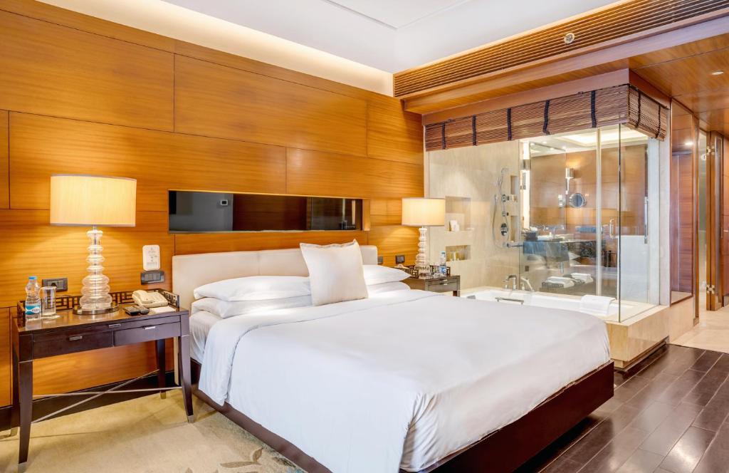 Spabath The Leela Ambience Gurugram Hotel & Residences Spabath The Leela Ambience Gurugram Hotel & Residences