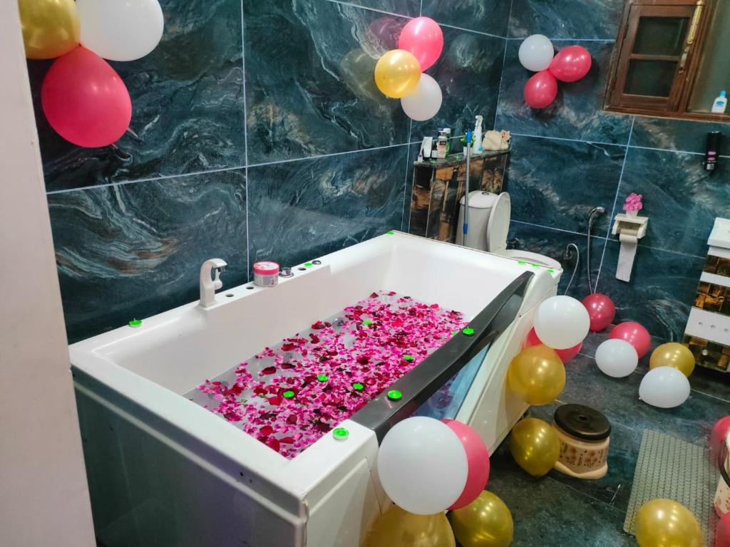 Spabath Zirakpur Urban Homestay-Camping, Swimming Pool, Wood Cottage Spabath Zirakpur Urban Homestay-Camping, Swimming Pool, Wood Cottage