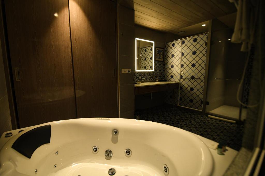 Stardom Resort Jaipur with Jacuzzi Stardom Resort Jaipur with Jacuzzi