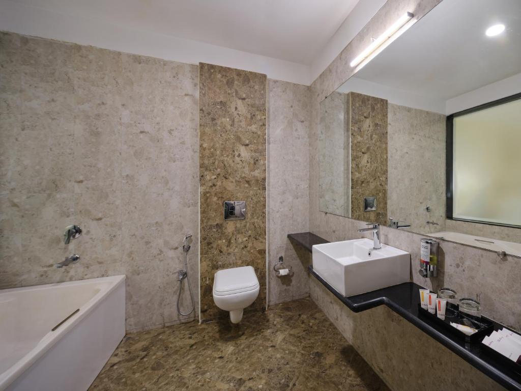 Sterling Mount Abu with Bathtub in Room Sterling Mount Abu with Bathtub in Room