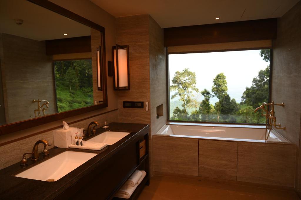 Taj Chia Kutir Resort & Spa Darjeeling with Bathtub in Room Taj Chia Kutir Resort & Spa Darjeeling with Bathtub in Room