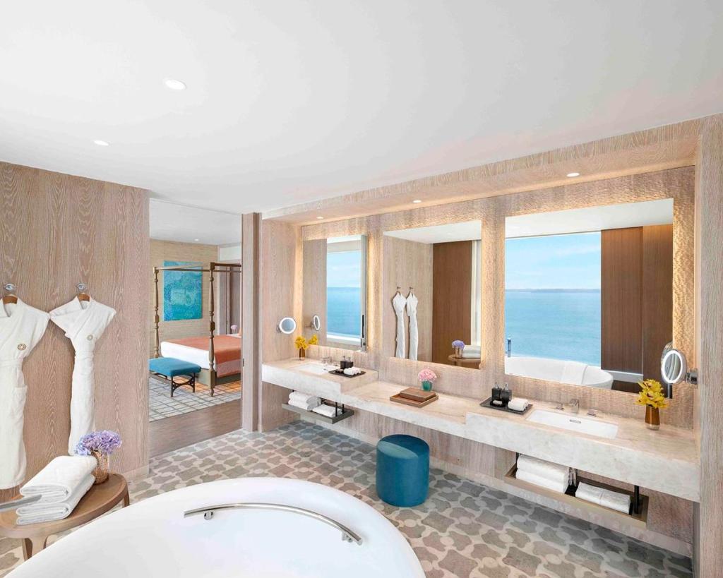 Taj Cidade de Goa Horizon, Panjim Goa with Bathtub in Room Taj Cidade de Goa Horizon, Panjim Goa with Bathtub in Room