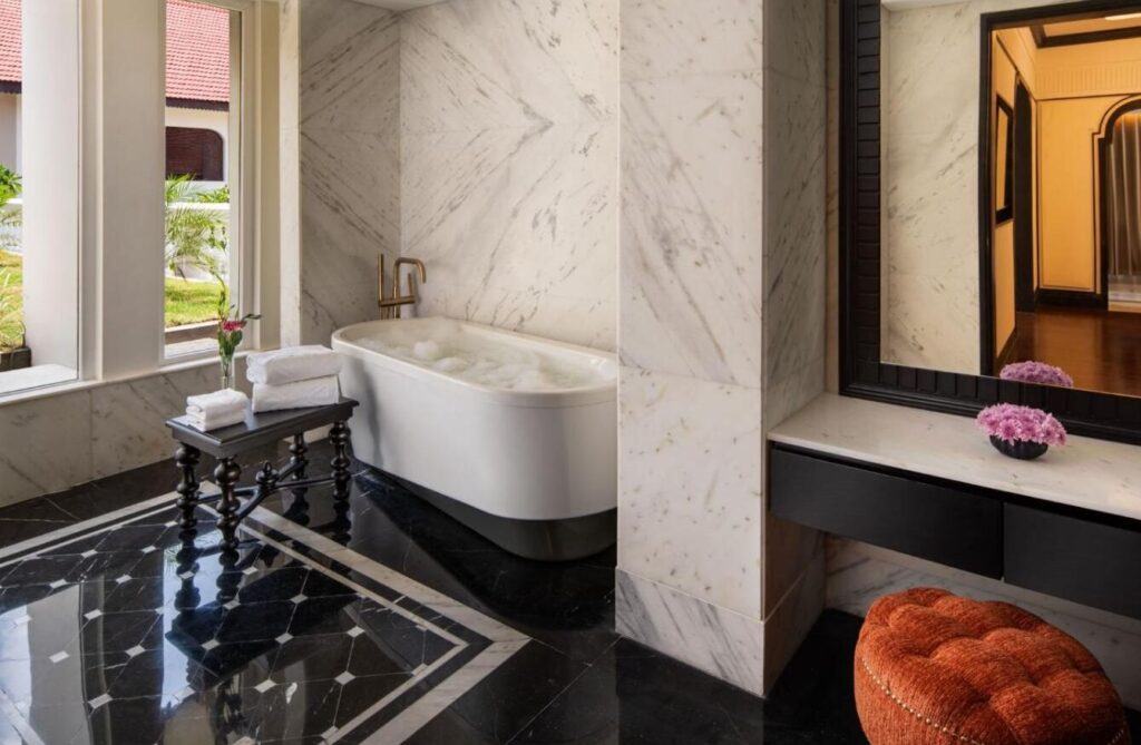 Taj Malabar Resort & Spa, Cochin with Bathtub Taj Malabar Resort & Spa, Cochin with Bathtub