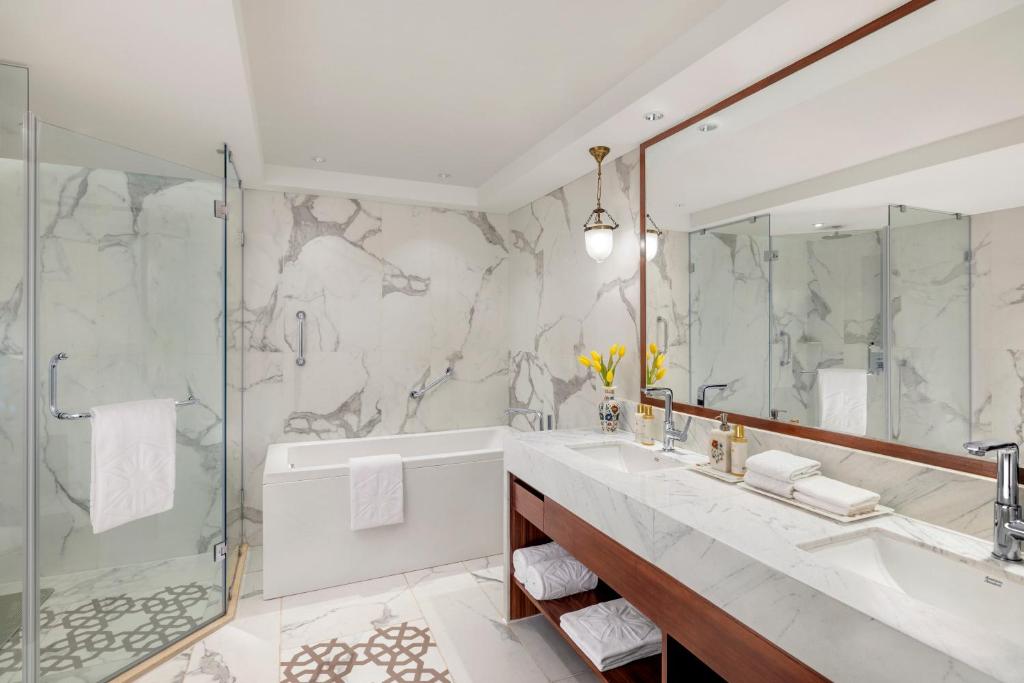 Tajview, Agra-IHCL SeleQtions with Bathtub Tajview, Agra-IHCL SeleQtions with Bathtub