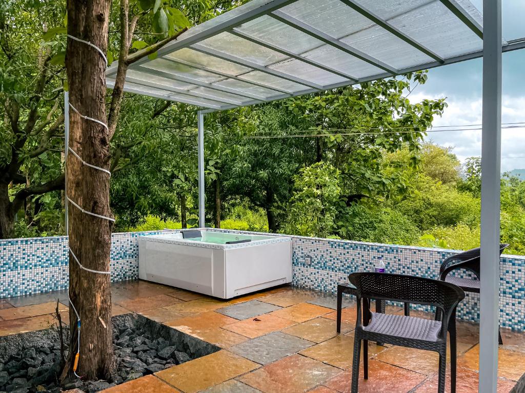 Teak Resort Karjat with Jacuzzi Teak Resort Karjat with Jacuzzi