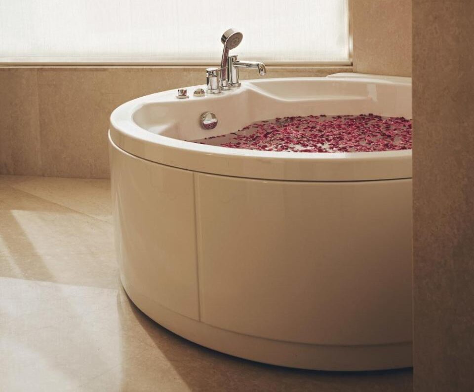 The Anya Hotel Gurgaon with Jacuzzi in Room