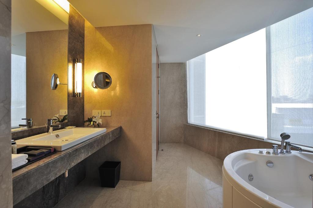 The Anya Hotel Room with Jacuzzi in Gurgaon The Anya Hotel Room with Jacuzzi in Gurgaon