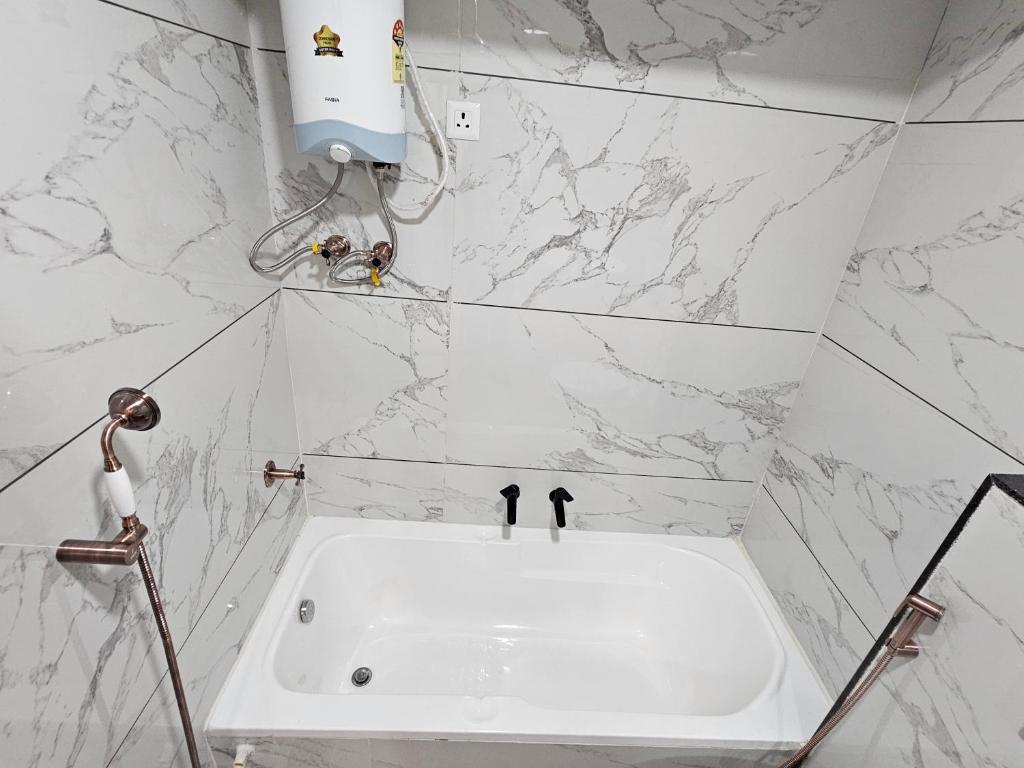 The Eiffel Hotel & Banquet Gandhinagar with Bathtub The Eiffel Hotel & Banquet Gandhinagar with Bathtub