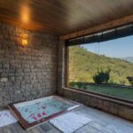 Hotels with Jacuzzi in Kasauli The Hideaway Cottage - Parwanoo Kasauli with Romantic Jacuzzi in Room
